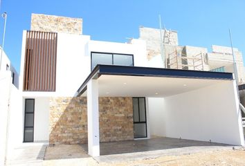 Casa en  Calle 52, X Canatún, Mérida, Yucatán, 97302, Mex