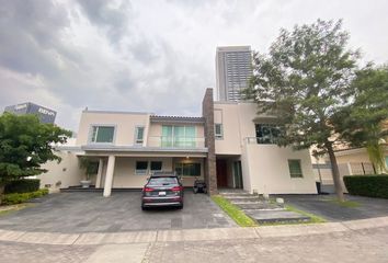 Casa en  La Venta Del Astillero, Zapopan, Jalisco