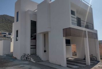 Casa en  Avenida Pinal De Amoles 11-11, Solares Banthi 2da Sec De Granjas, San Juan Del Río, Querétaro, 76804, Mex