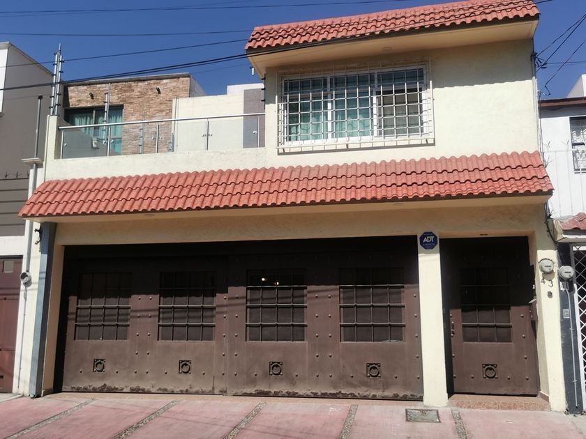 venta Casa en Lomas Estrella, Iztapalapa (EB-MZ1876s)