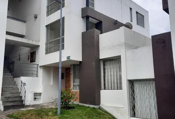 Casa en  San Isidro Del Inca, Quito