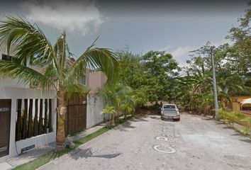 Casa en fraccionamiento en  Avenida Universidad, Villas Universidad, Puerto Vallarta, Jalisco, México