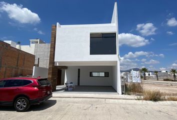 Casa en  Estacionamiento, Calle Valentín Amador, Ejido Centzontle, San Luis Potosí, 78400, Mex