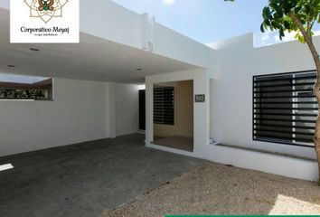 Casa en  Calle 63b 219, Fraccionamiento Yucalpeten, Mérida, Yucatán, 97238, Mex