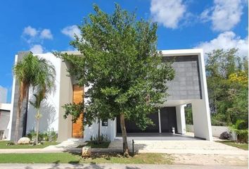 Casa en  Yucatán Country Club, Mérida, Yucatán