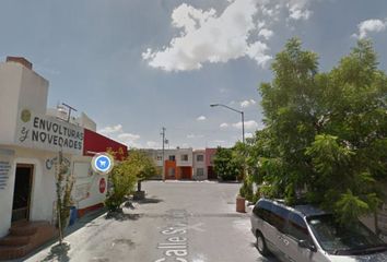 Casa en fraccionamiento en  Calle Pirul 228-240, Prados De Santa Rosa, Apodaca, Nuevo León, 66610, Mex