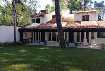 Casa en  Avenida Rosales, Avándaro, Valle De Bravo, México, 51200, Mex