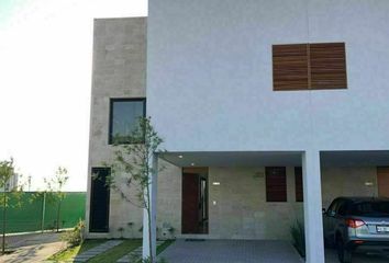 Casa en  Calle Lago Cuitzeo, Fraccionamiento Cumbres Del Lago, Querétaro, 76230, Mex