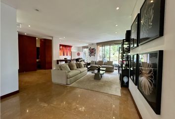 Apartment for rent in Santa Bárbara Alta, Bogotá