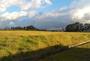 Terreno Comercial en  Mhwq+g9 Quito, Ecuador