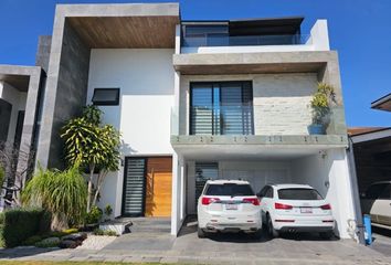 Casa en  Calzada Zavaleta, Santa Cruz Buenavista, Puebla, 72150, Mex