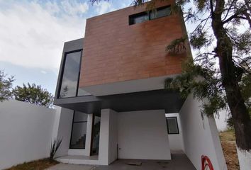 Casa en fraccionamiento en  Papeleria Patito Feliz, Calle Adolfo Ruíz Cortines, San Pedro, Puebla, 72210, Mex