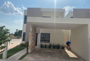 Casa en  Paseos De Opichen, Mérida, Yucatán