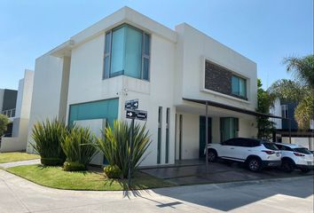 Casa en  San Juan De Ocotán, Zapopan, Jalisco