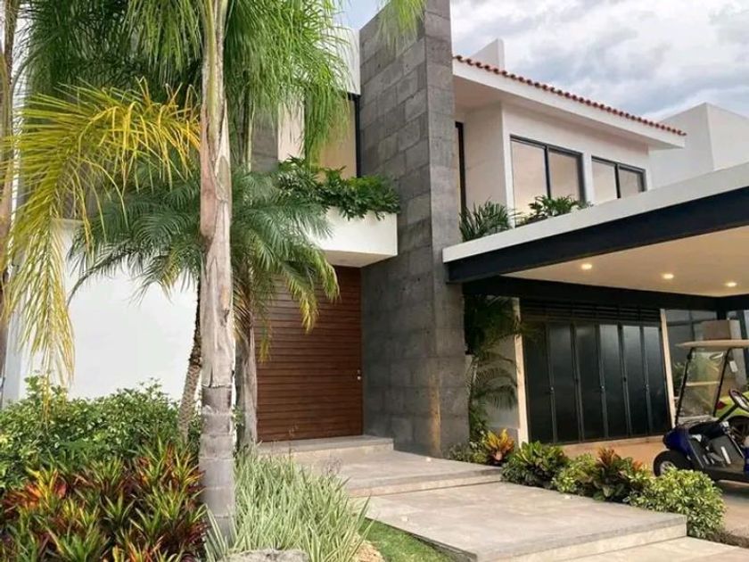 venta Casa en Fraccionamiento Paraíso Country Club, Emiliano Zapata,  Morelos (MX22-NL6724)