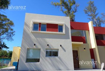 Casa en  Los Olmos, Francisco Alvarez, Moreno, B1746, Buenos Aires, Arg
