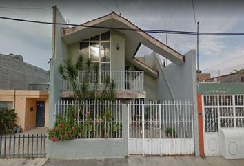 Casa en  Avenida De Las Rosas 838, Aurora, Zamora, Michoacán De Ocampo, 59660, Mex