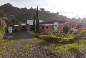 Villa-Quinta en  Las Araucarias, Santa Rosa De Cabal