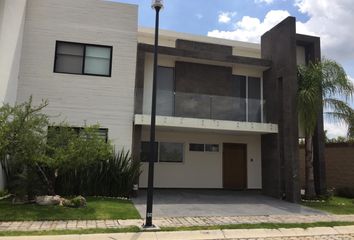 Casa en fraccionamiento en  Parque Guanajuato, Boulevard De Los Volcanes, Lomas De Angelópolis, Puebla, México