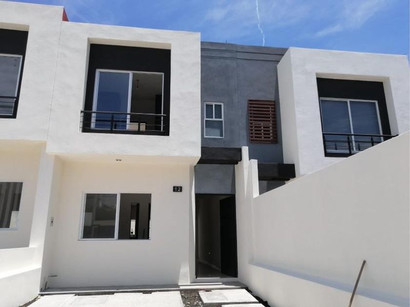 venta Casa en Lomas Del Valle, Morelia, Morelia, Michoacán (MX21-LF9219)-  