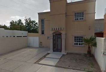 Casa en fraccionamiento en  Avenida Cristóbal Colón, Chihuahua Centro, Chihuahua, 31000, Mex