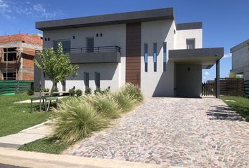 Casa en  Puertos Del Lago, Partido De Escobar