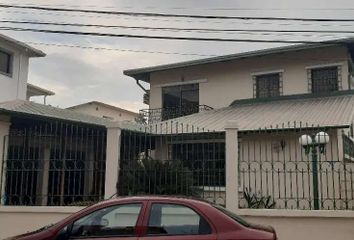 Casa en  R3q4+6fx, Guayaquil 090904, Ecuador