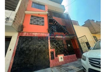 Casa en  Jirón Carlos Soberón 300, Urbanización Mariscal Cáceres Sector 2, San Juan De Lurigancho, Lima, 15446, Per