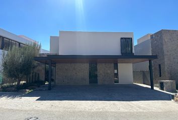 Casa en  Altozano El Nuevo Querétaro, Municipio De Querétaro