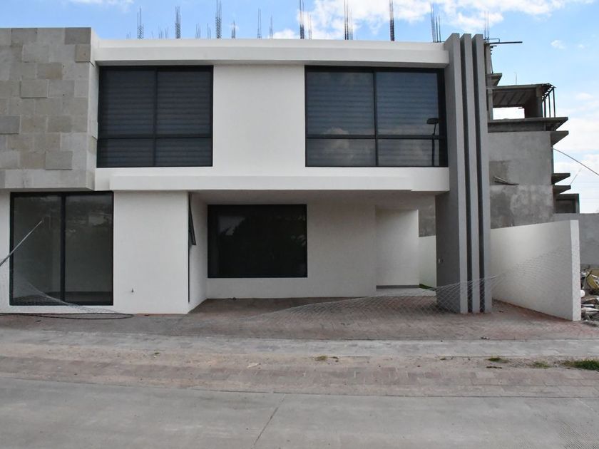 renta Casa en Villas de Irapuato, Irapuato, Guanajuato (EB-MI8156r)-  