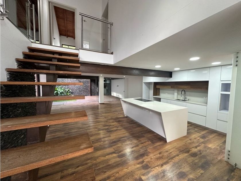 Casa en arriendo Calle 18a Sur, San Lucas, Comuna 14 - El Poblado, Perímetro Urbano Medellín, Medellín, Valle De Aburrá, Antioquia, Rap Del Agua Y La Montaña, 050022, Colombia