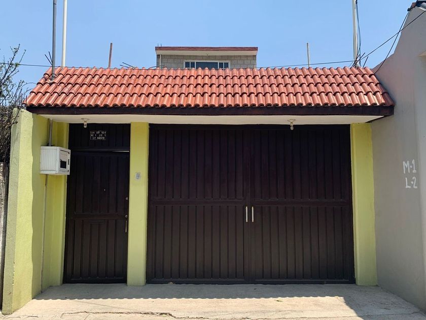 venta Casa en Lomas de Atlipac, La Paz, Estado De México (EB-KF8699s)-  