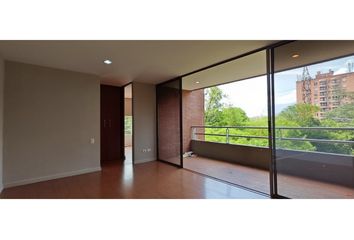 Apartamento en Calle 8, Astorga, Comuna 14 - El Poblado, Perímetro Urbano Medellín, Medellín, Valle De Aburrá, Antioquia, Rap Del Agua Y La Montaña, 050001, Colombia