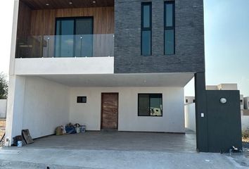 Casa en  Vra Alessandrina, Mitras Poniente, García, Nuevo León, 66036, Mex