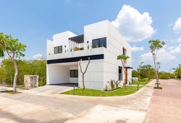 Condominio horizontal en  Yucatán Country Club, Mérida, Yucatán