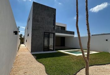 Casa en condominio en  Pueblo Cholul, Mérida, Yucatán