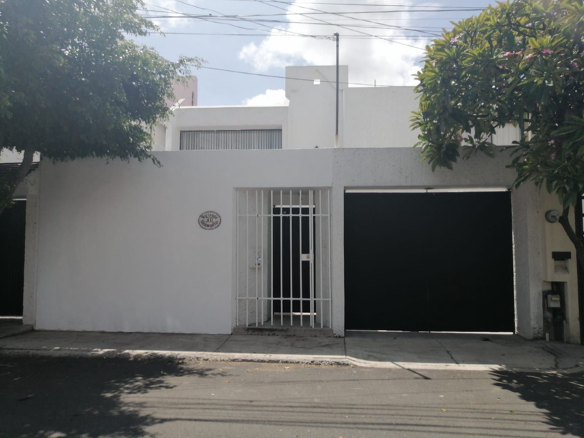 renta Casa en Jardines de La Hacienda, Santiago de Querétaro, Municipio de  Querétaro (EB-MM3636r)