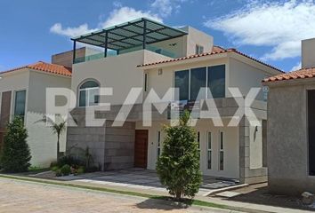 Casa en condominio en  Santa Cruz Ocotitlán, Metepec