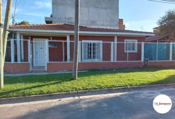 Casa en  Monte Grande, Esteban Echeverría