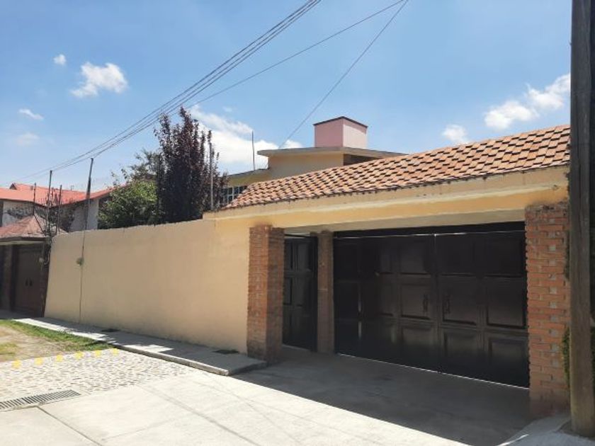 venta Casa en Cacalomacán, Toluca (15-CV-7449)