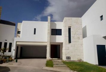 Casa en  Circuito Robles, Universidad Iberoamericana, Torreón, Coahuila De Zaragoza, 27108, Mex