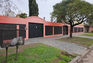 Casa en  De Las Boleadoras 2101-2199, Villa Gobernador Udaondo, Ituzaingó, B1713, Buenos Aires, Arg
