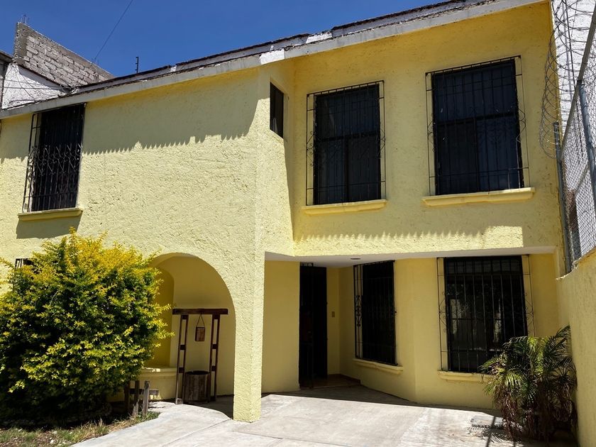 venta Casa en Colinas del Cimatario, Municipio de Querétaro (EB-LI3687s)-  