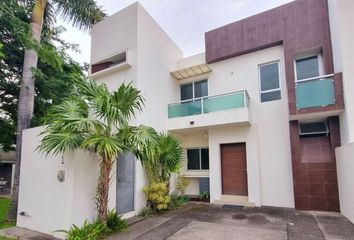 Casa en  Calle Fernando Vázquez Schiaffino 58-82, Fracc Residencial Esmeralda, Colima, 28017, Mex