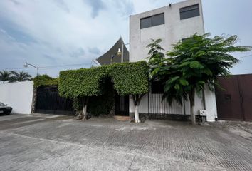 Casa en fraccionamiento en  Avenida Wimbledon, Fraccionamiento Junto Al Río, Cuernavaca, Morelos, 62584, Mex