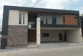 Casa en  Congregacion Yerbaniz, Santiago, Nuevo León