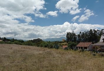 Terreno Comercial en  Alangasi, Ecuador