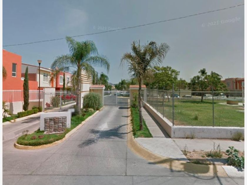 venta Casa en Fraccionamiento Parques de Tesistán, Zapopan, Jalisco  (MX22-MK9937)