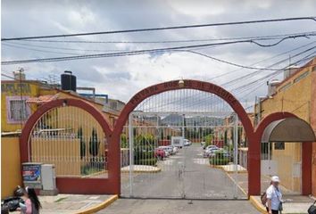 Casa en  Privada De Sauces, Santa Cruz Tlapacoya, Ixtapaluca, México, 56577, Mex