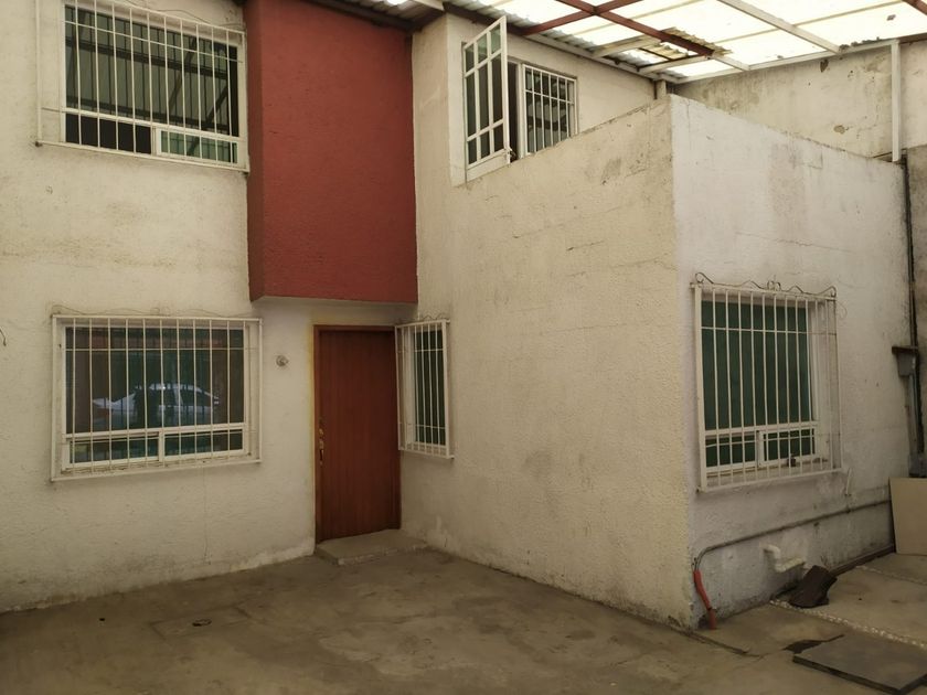 venta Casa en Cofradía de San Miguel, Cuautitlán Izcalli (454095--243)-  